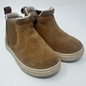 UGG Cozy Tan Kids Shoes sz.8c